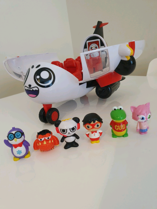 ryan's world panda airplane set with 6 figures